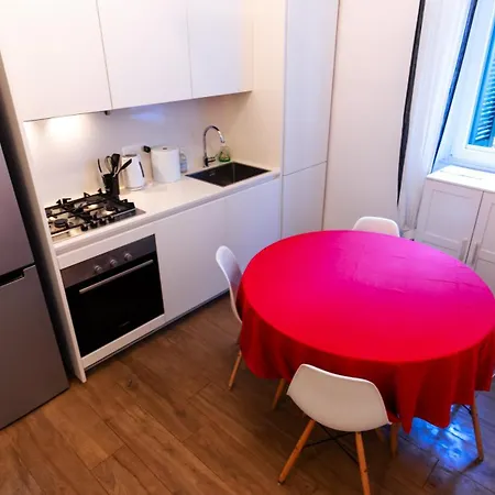 Exclusive - Magritte Style Lecco