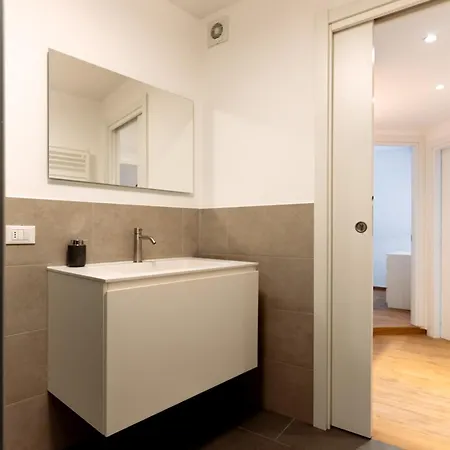 Exclusive - Magritte Style Lecco