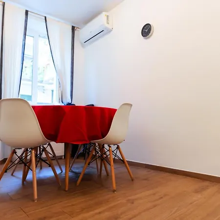 Exclusive - Magritte Style