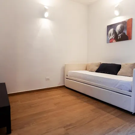 Exclusive - Magritte Style Lecco