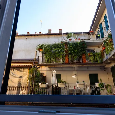 Exclusive - Magritte Style *