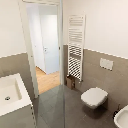 Exclusive - Magritte Style Lecco