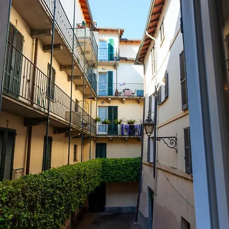 Exclusive - Magritte Style *