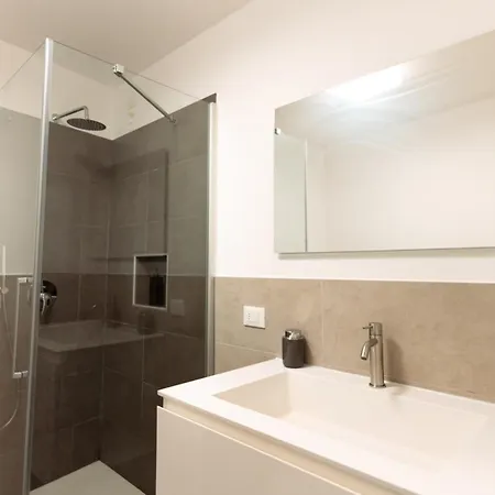 Exclusive - Magritte Style * Lecco