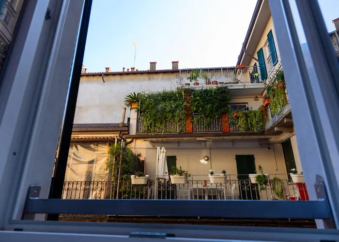 Exclusive - Magritte Style *