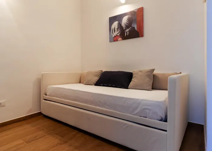 Exclusive - Magritte Style