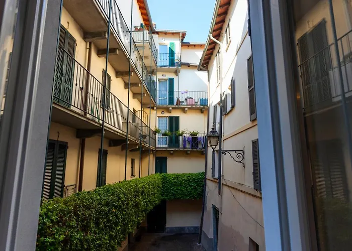 Exclusive - Magritte Style *