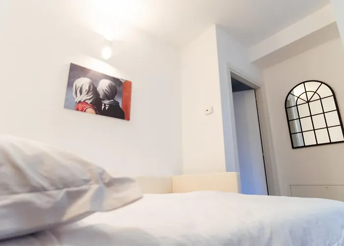 Exclusive - Magritte Style