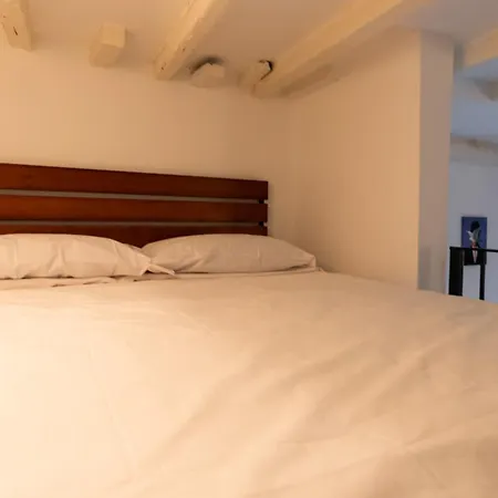 Exclusive - Magritte Style Apartment Lecco