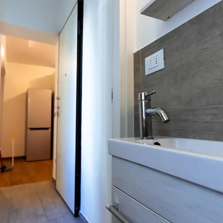 Exclusive - Magritte Style *