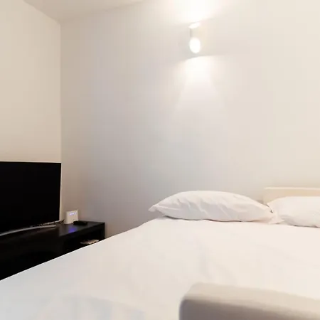 Apartment Exclusive - Magritte Style Lecco